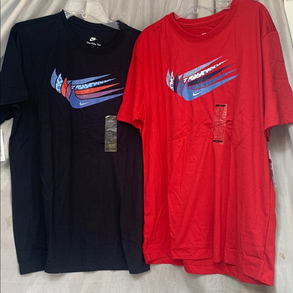 Nike Men’s Red and Black Short Sleeve Graphic Swoosh Tee
